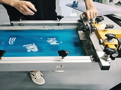 Water-based polyurethane resin for garment screen printing ink